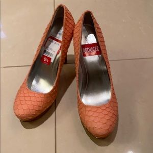 Woman’s heels pumps